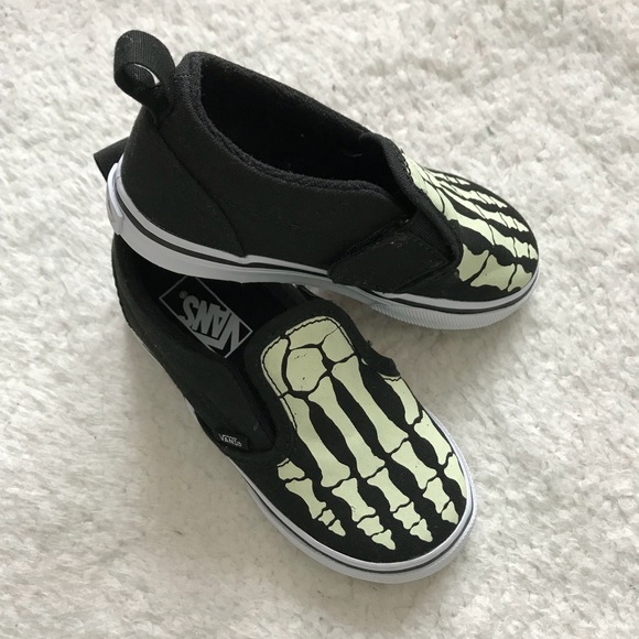 skeleton vans slip on